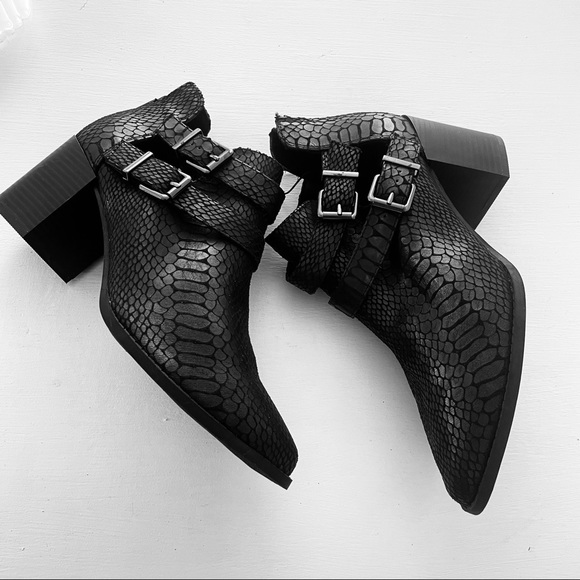 Express  snakeskin  print  block  boots black size 10 new - Picture 5 of 10